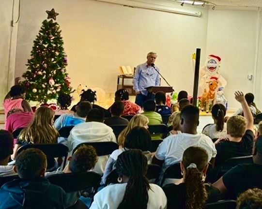 Carl Hiaasen Delights 5th Graders from Gerald Adams Elementary